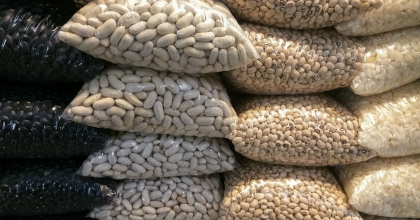 Frijoles en la bodega Produvic